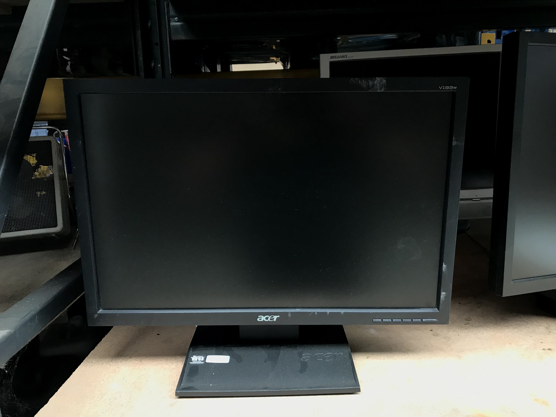 Acer v193w сколько дюймов